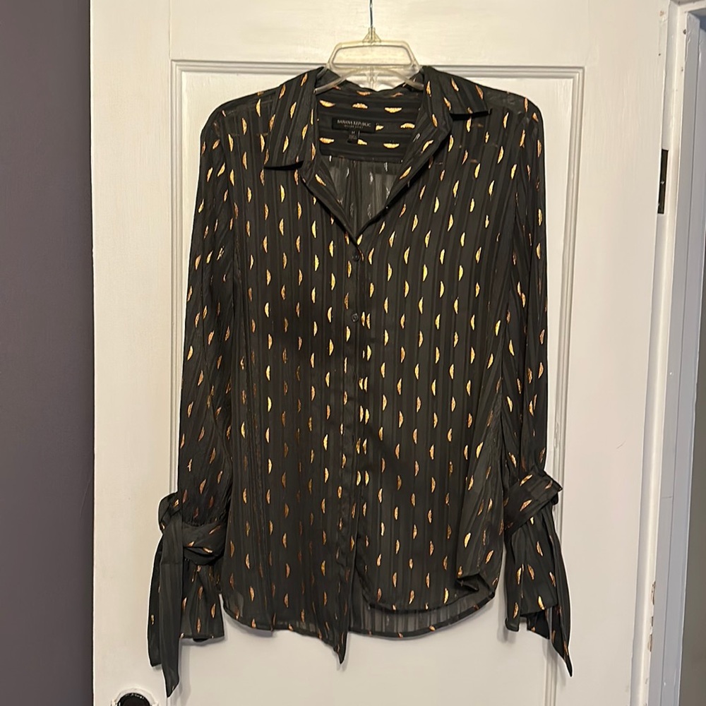 Banana Republic Dillion button down shirt.